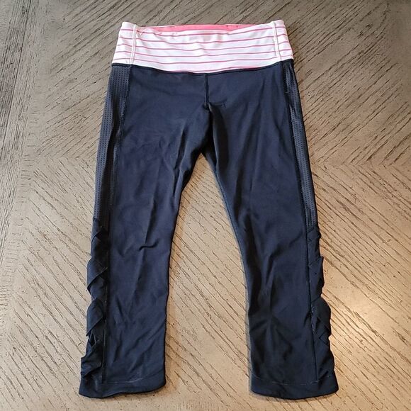 Lululemon size 6 black leggings 💖 - Picture 1 of 11